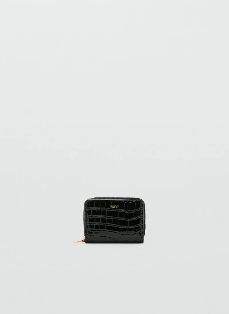 مانجو Medium glossy croc wallet
